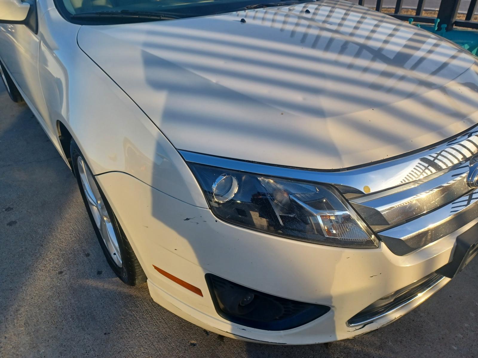 2012 WHITE /GRAY Ford Fusion SE (3FAHP0HA2CR) with an 2.5L L4 DOHC 16V engine, AUTOMATIC transmission, located at 2001 E. Lancaster, Ft. Worth, 76103, (817) 336-7000, 32.746181, -97.301018 - Photo #2